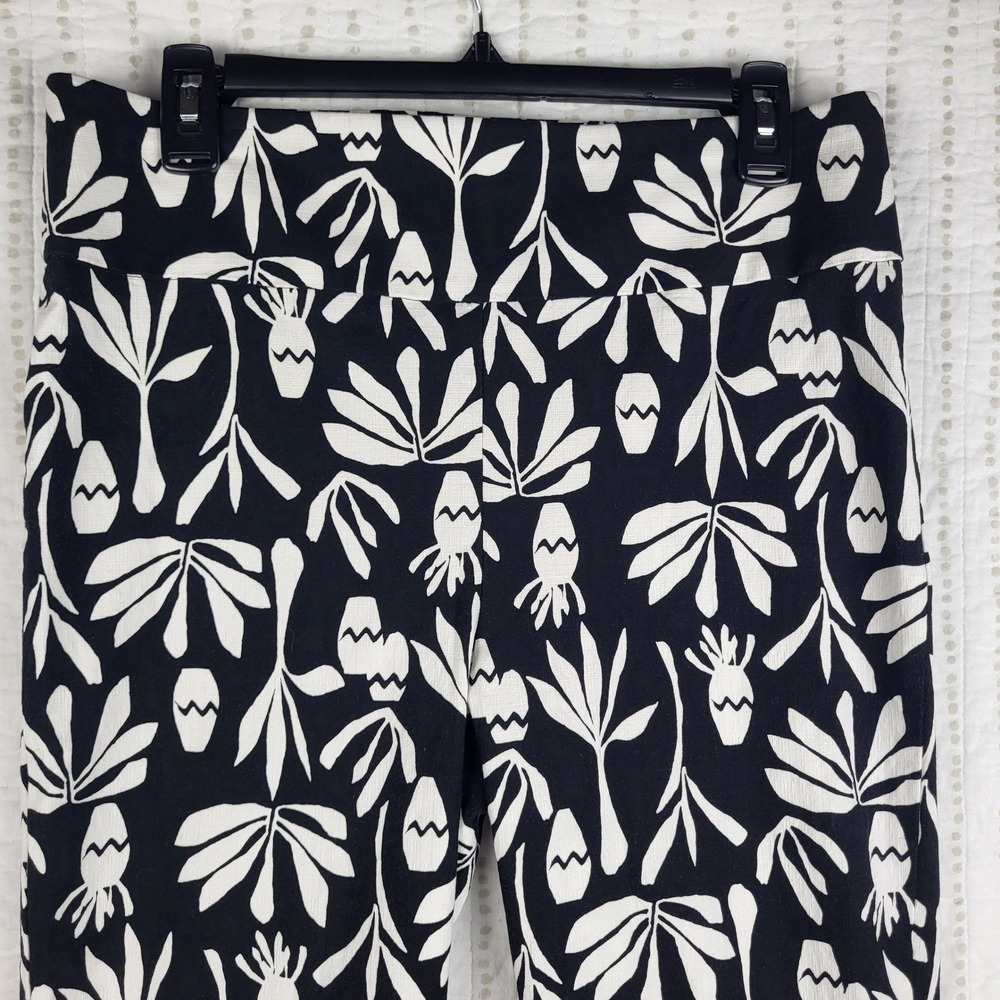 Chico's Crop Pants Women 1.5 L Black White Floral Botanical Pull On Casual - Picture 3 of 10